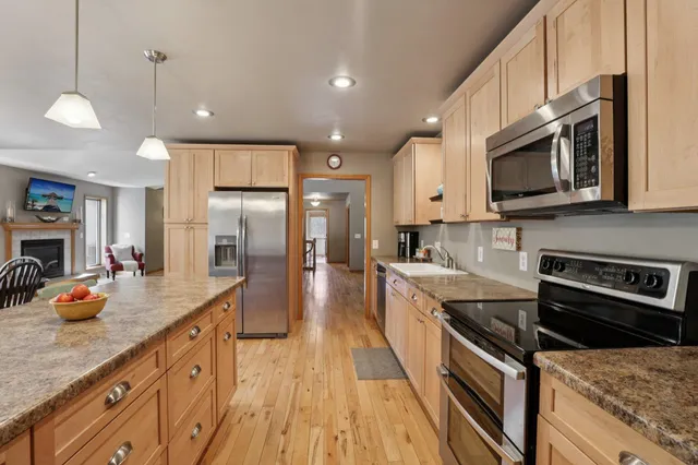 $689,000 | 919 Lochmoore Drive, Waunakee, WI 53597