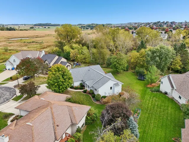 $689,000 | 919 Lochmoore Drive, Waunakee, WI 53597