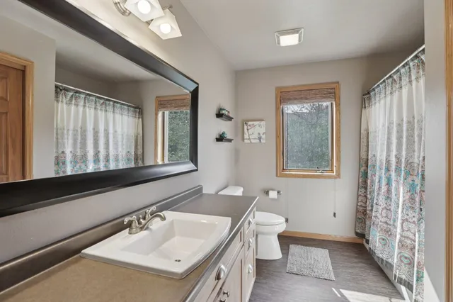 $689,000 | 919 Lochmoore Drive, Waunakee, WI 53597