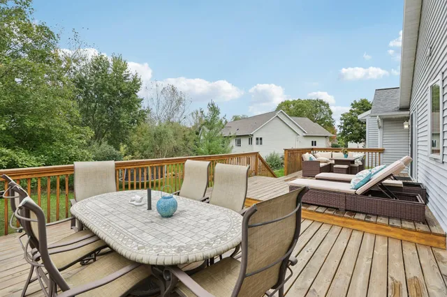 $689,000 | 919 Lochmoore Drive, Waunakee, WI 53597