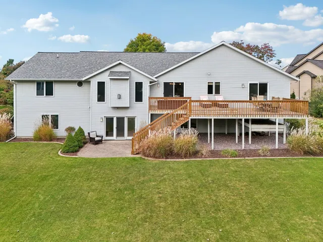 $689,000 | 919 Lochmoore Drive, Waunakee, WI 53597