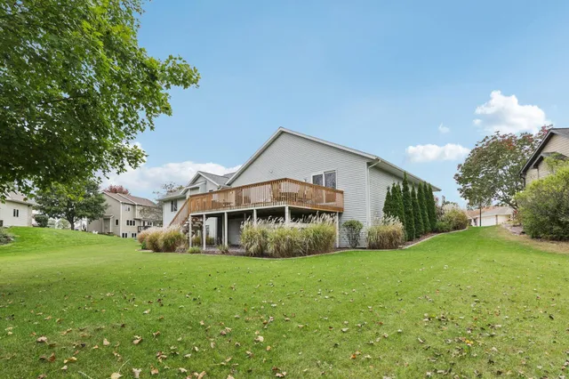 $689,000 | 919 Lochmoore Drive, Waunakee, WI 53597