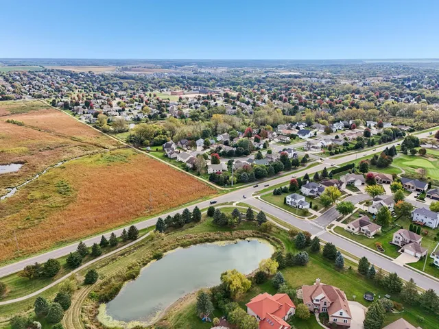 $689,000 | 919 Lochmoore Drive, Waunakee, WI 53597