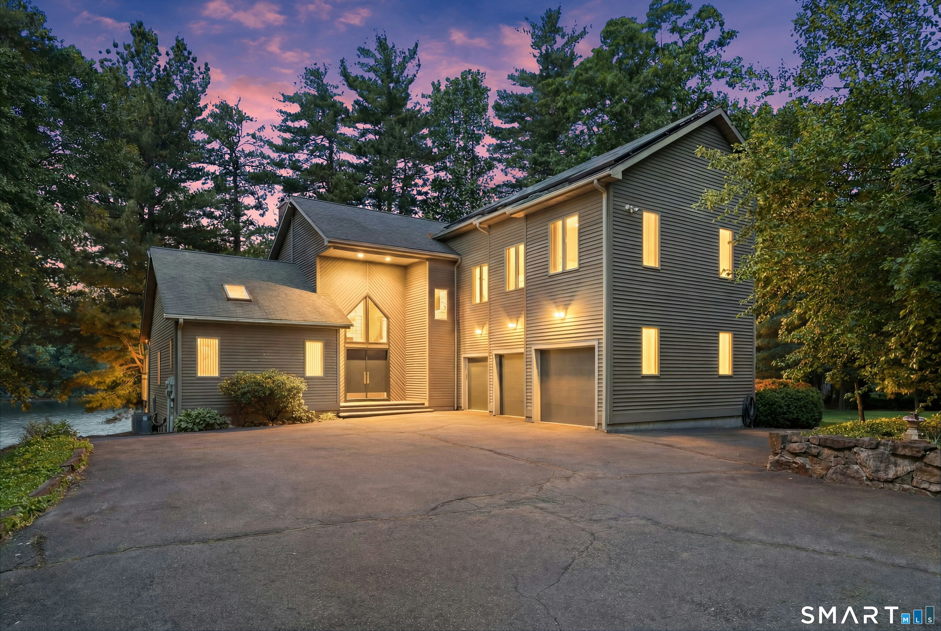 141 Canoe Brook Road Trumbull, CT 06611 - Photo 6 of 40