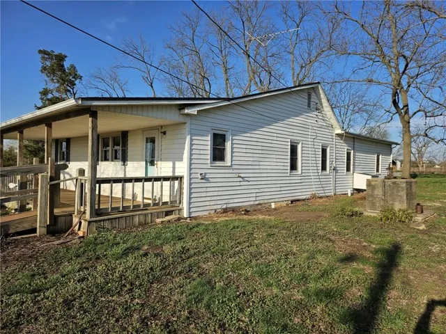 $950,000 | 4633 Northeast County Road 5004, Butler, MO 64730