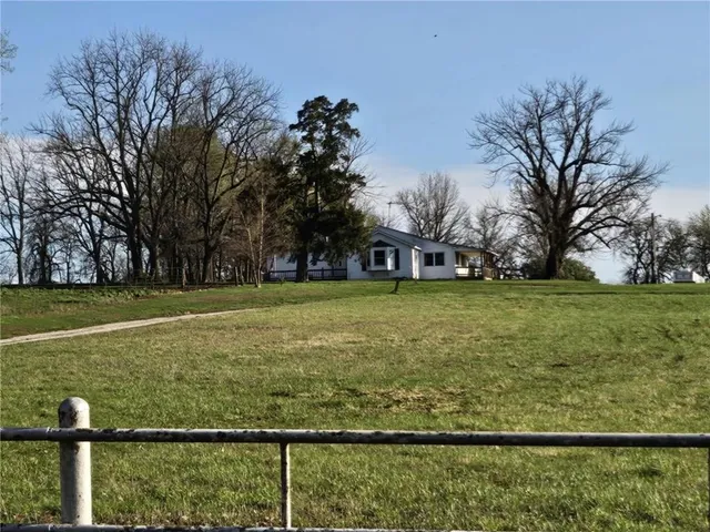 $950,000 | 4633 Northeast County Road 5004, Butler, MO 64730