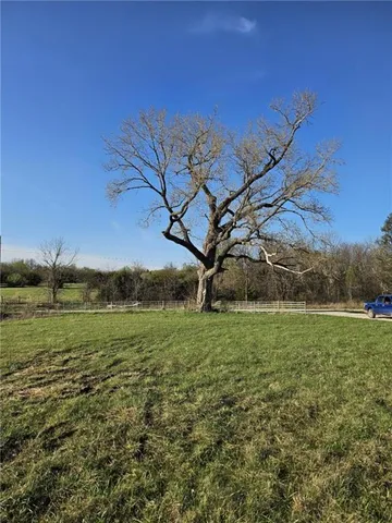$950,000 | 4633 Northeast County Road 5004, Butler, MO 64730