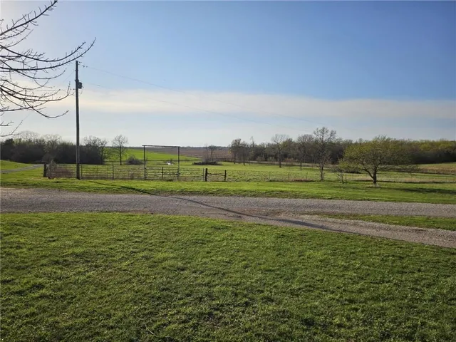 $950,000 | 4633 Northeast County Road 5004, Butler, MO 64730