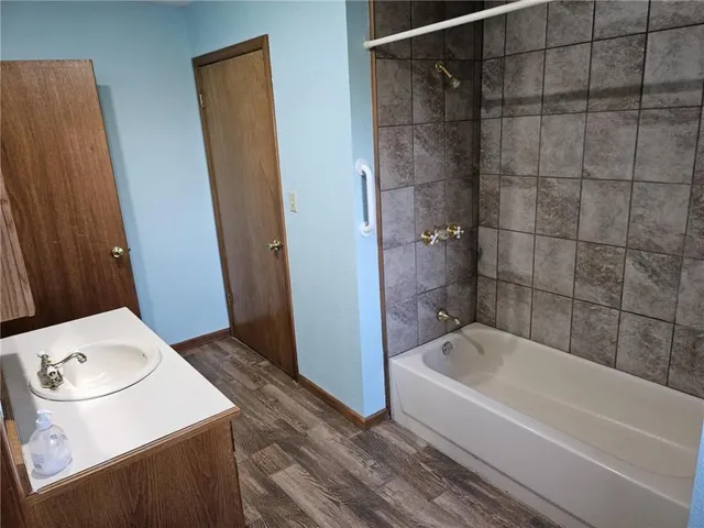 $950,000 | 4633 Northeast County Road 5004, Butler, MO 64730