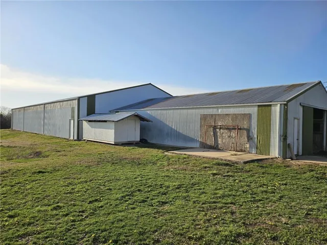 $950,000 | 4633 Northeast County Road 5004, Butler, MO 64730
