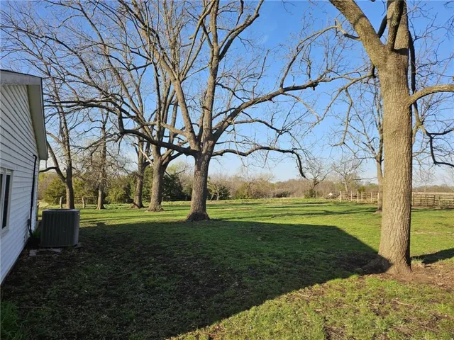 $950,000 | 4633 Northeast County Road 5004, Butler, MO 64730