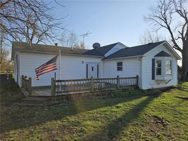 $950,000 | 4633 Northeast County Road 5004, Butler, MO 64730