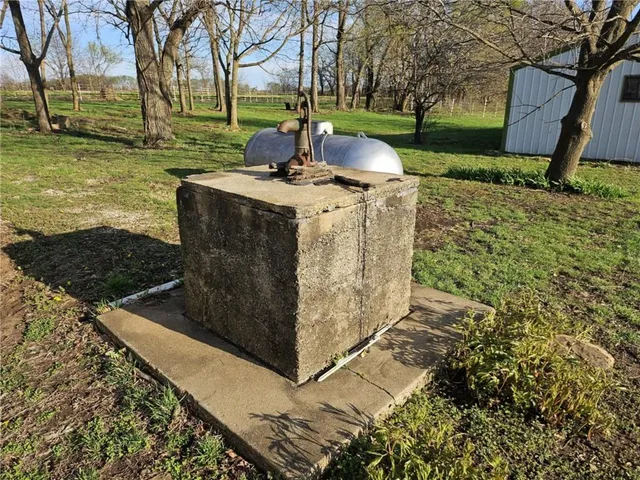 $950,000 | 4633 Northeast County Road 5004, Butler, MO 64730