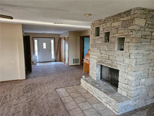 $950,000 | 4633 Northeast County Road 5004, Butler, MO 64730