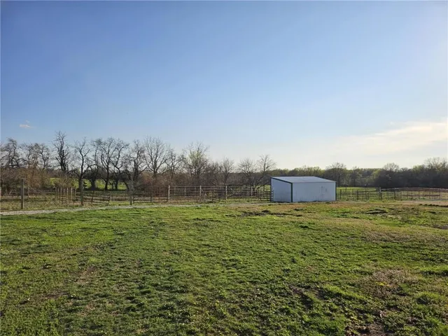$950,000 | 4633 Northeast County Road 5004, Butler, MO 64730