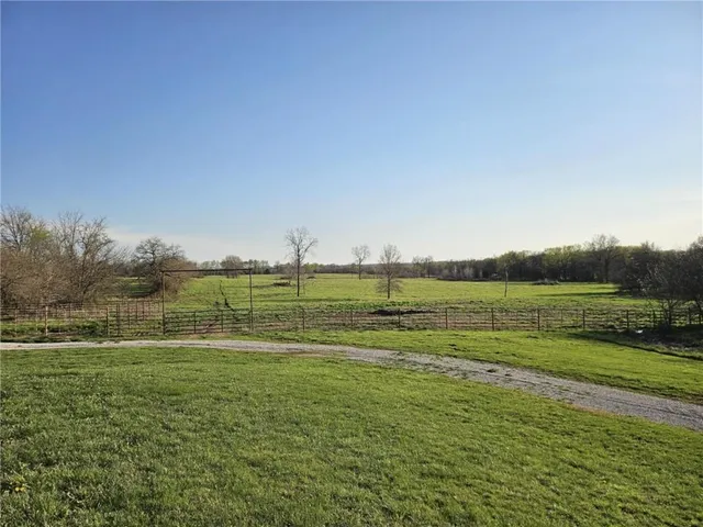$950,000 | 4633 Northeast County Road 5004, Butler, MO 64730