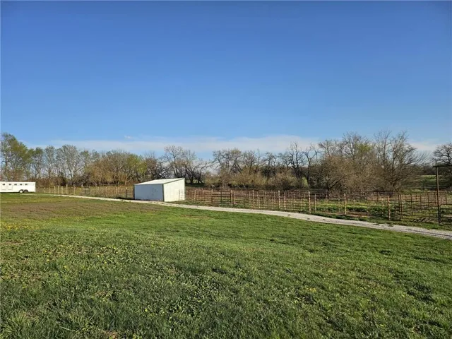 $950,000 | 4633 Northeast County Road 5004, Butler, MO 64730
