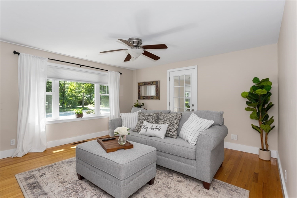 314 Pleasant Street Franklin, MA 02038 - Photo 8 of 40