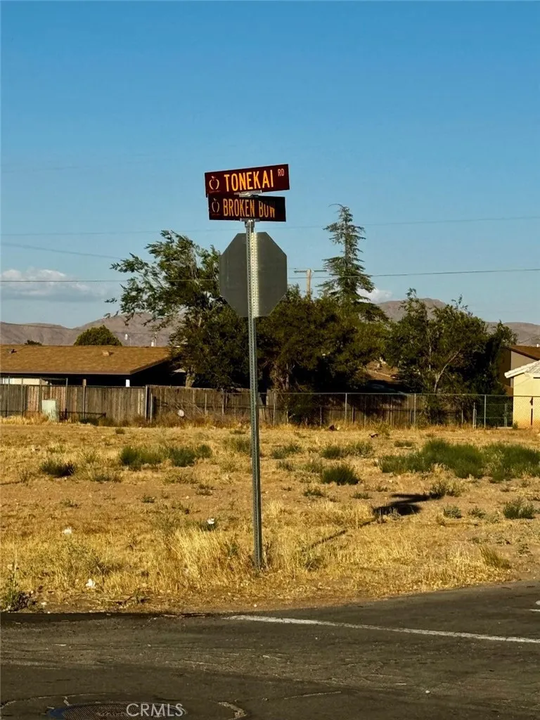 154 Broken Bow Road Apple Valley, CA 92307 - Photo 2 of 9 Street names (street sign is NOT on the For Sale Property)