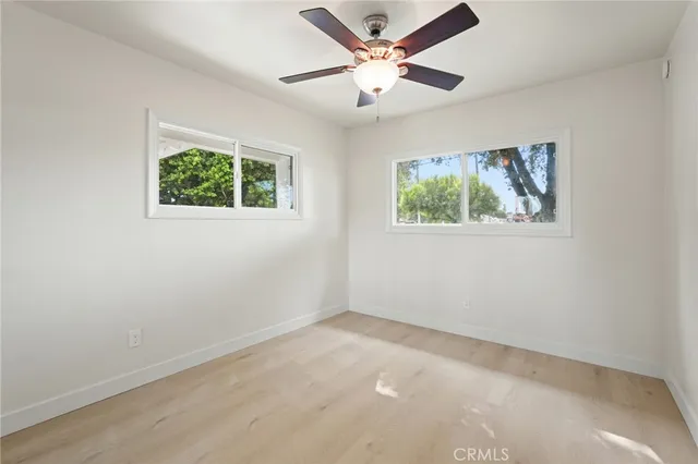 a view of empty room with a ceiling fan