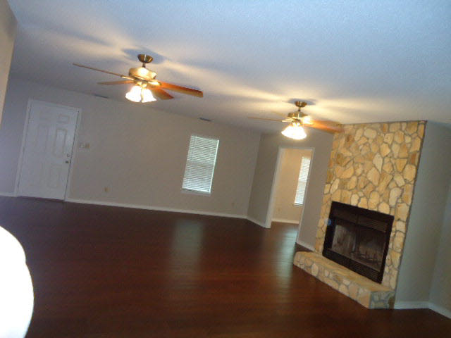 12297 Charlie Head Road Stapleton, AL 36578 - Photo 5 of 29 Living Room