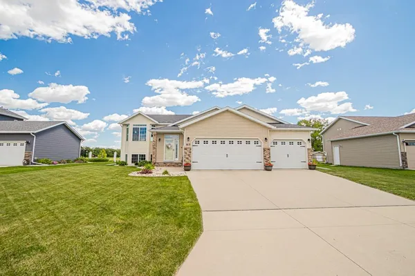 $389,000 | 813 West Summerwood Trail, Dilworth, MN 56529