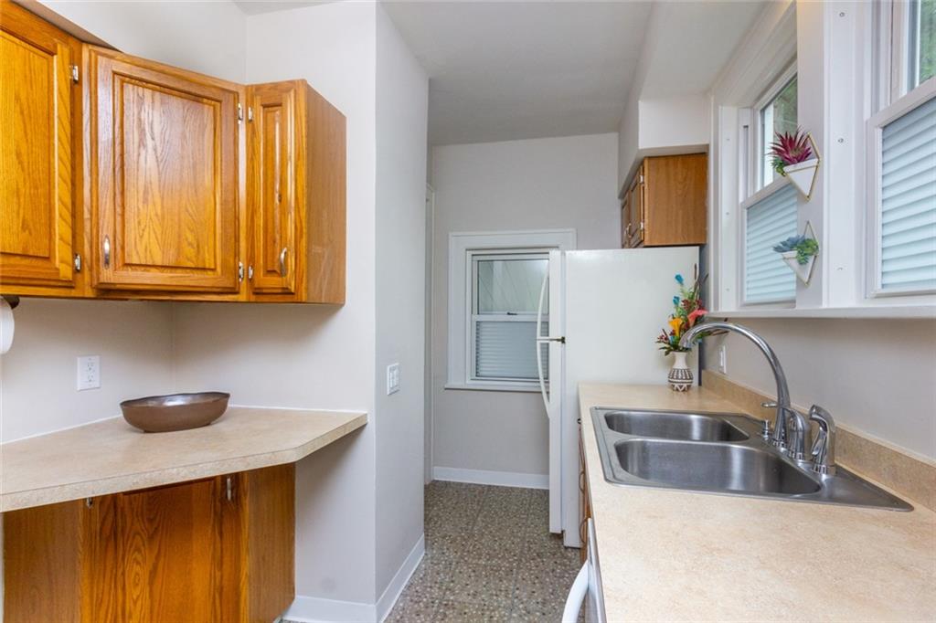 2820 Middletown Road Pittsburgh, PA 15204 - Photo 9 of 26 Gallery Image 9