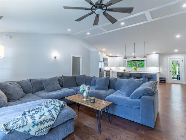 $465,000 | 2271 North 16th Highway, Whitesburg, GA 30185