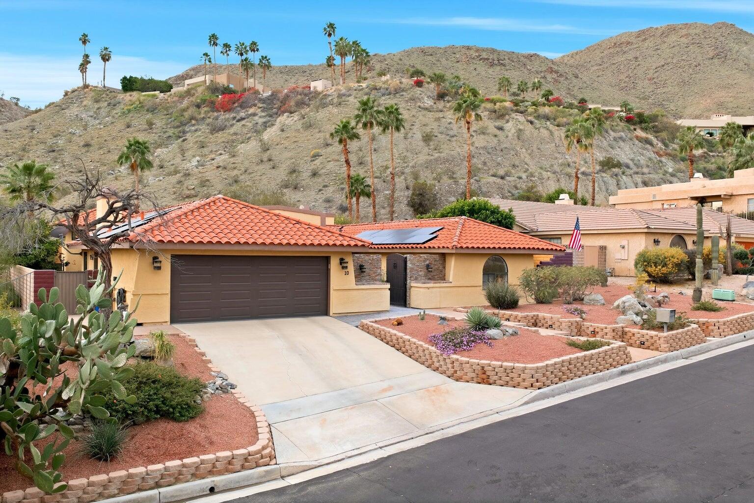 10 Venus Drive Rancho Mirage, CA 92270 - Photo 6 of 32 a front view of a house with a yard