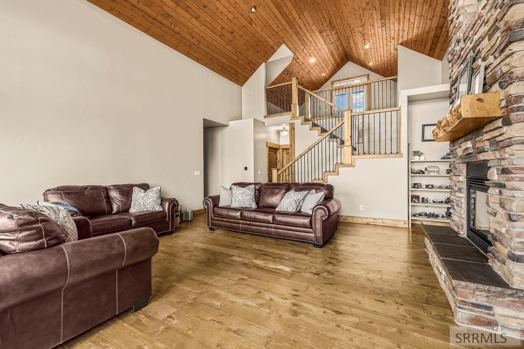 3979 Hangman's Loop Menan, ID 83434 - Photo 11 of 67 Living Room