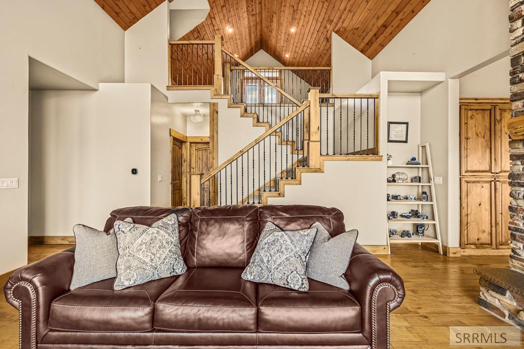 3979 Hangman's Loop Menan, ID 83434 - Photo 12 of 67 Living Room