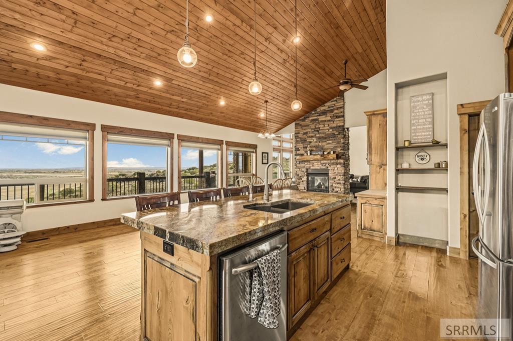 3979 Hangman's Loop Menan, ID 83434 - Photo 16 of 67 Kitchen