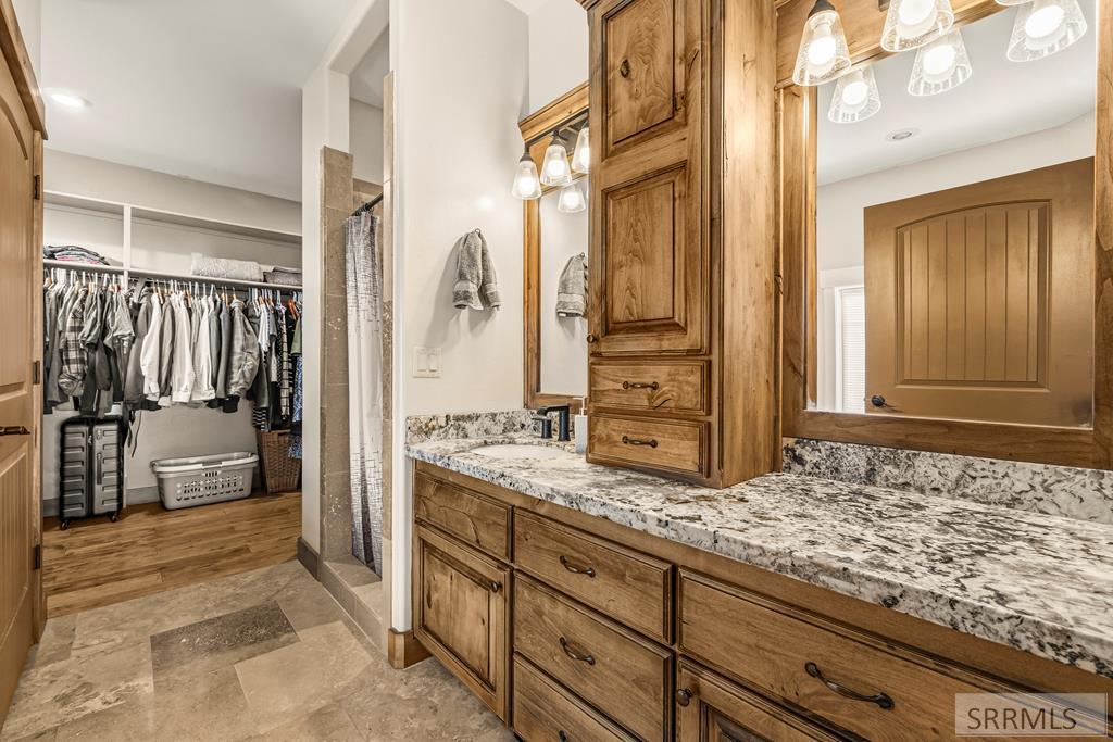 3979 Hangman's Loop Menan, ID 83434 - Photo 32 of 67 Master Bathroom