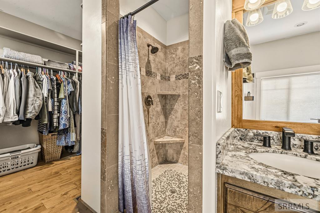 3979 Hangman's Loop Menan, ID 83434 - Photo 33 of 67 Master Bathroom