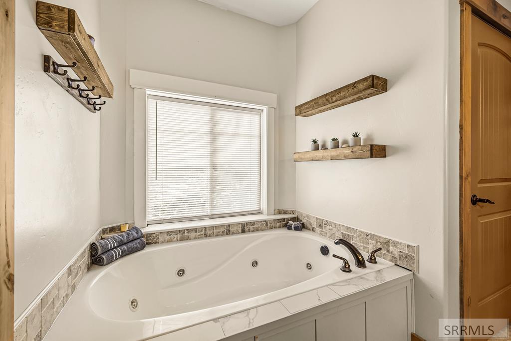 3979 Hangman's Loop Menan, ID 83434 - Photo 34 of 67 Master Bathroom