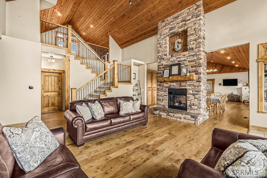 3979 Hangman's Loop Menan, ID 83434 - Photo 8 of 67 Living Room