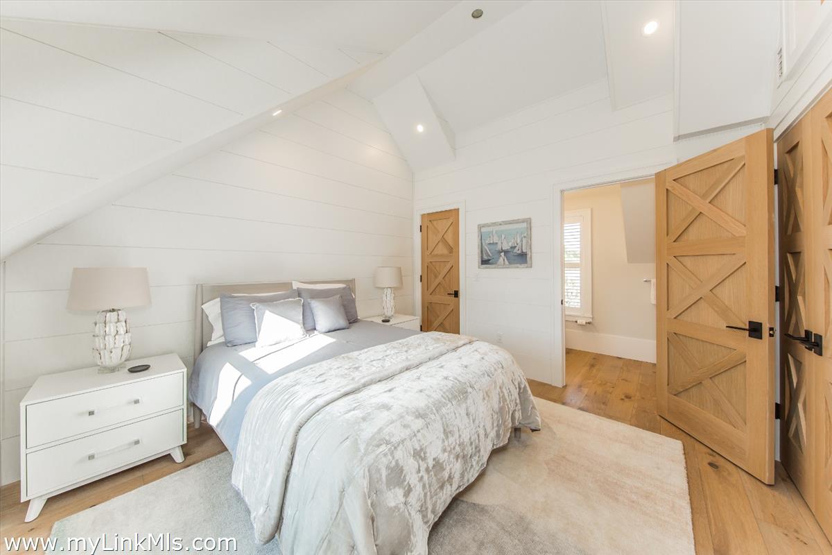 9 A Pilgrim Road Nantucket, MA 02554 - Photo 28 of 34 a bedroom with a bed and a refrigerator