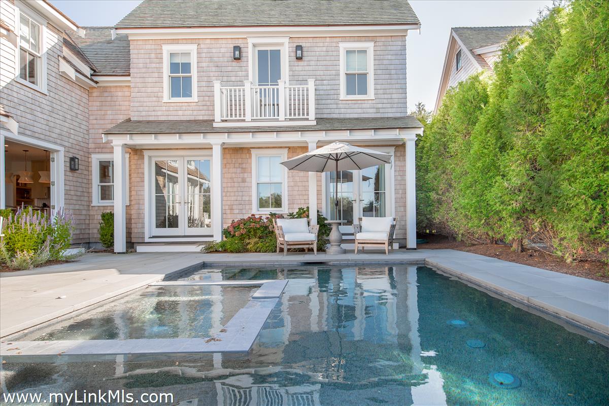9 A Pilgrim Road Nantucket, MA 02554 - Photo 4 of 34 a view of a house with a yard