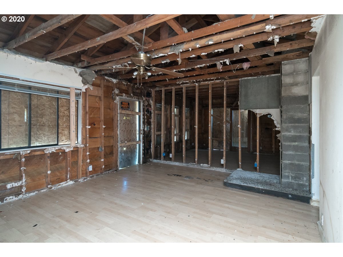 10009 Wagner Road Lyons, OR 97358 - Photo 5 of 32 Gallery Image 5