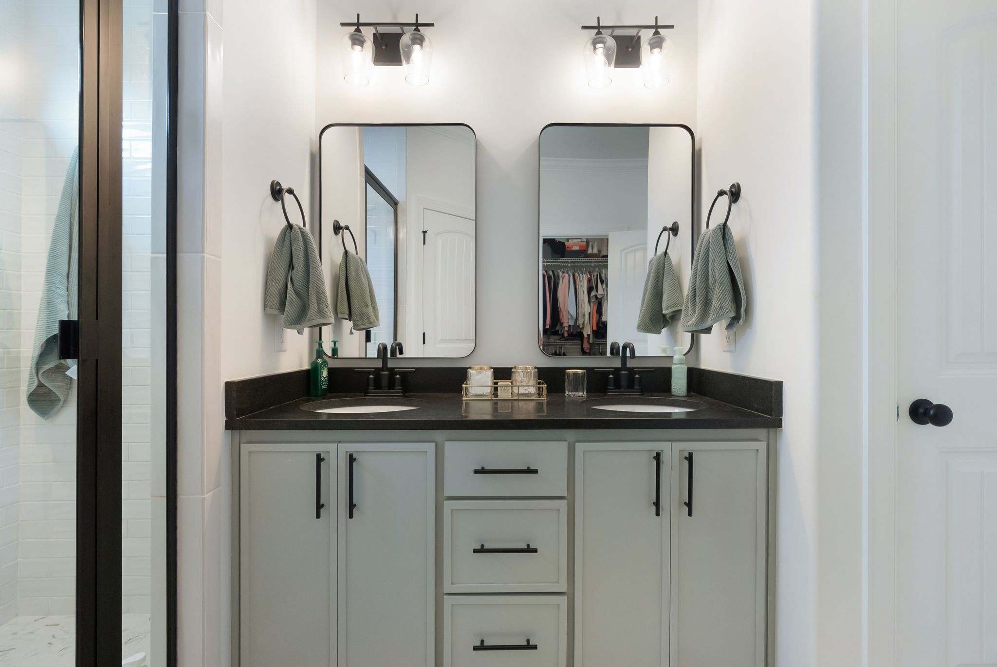 503 Smokey Ridge La Vergne, TN 37086 - Photo 20 of 38 a bathroom with double sink and a mirror