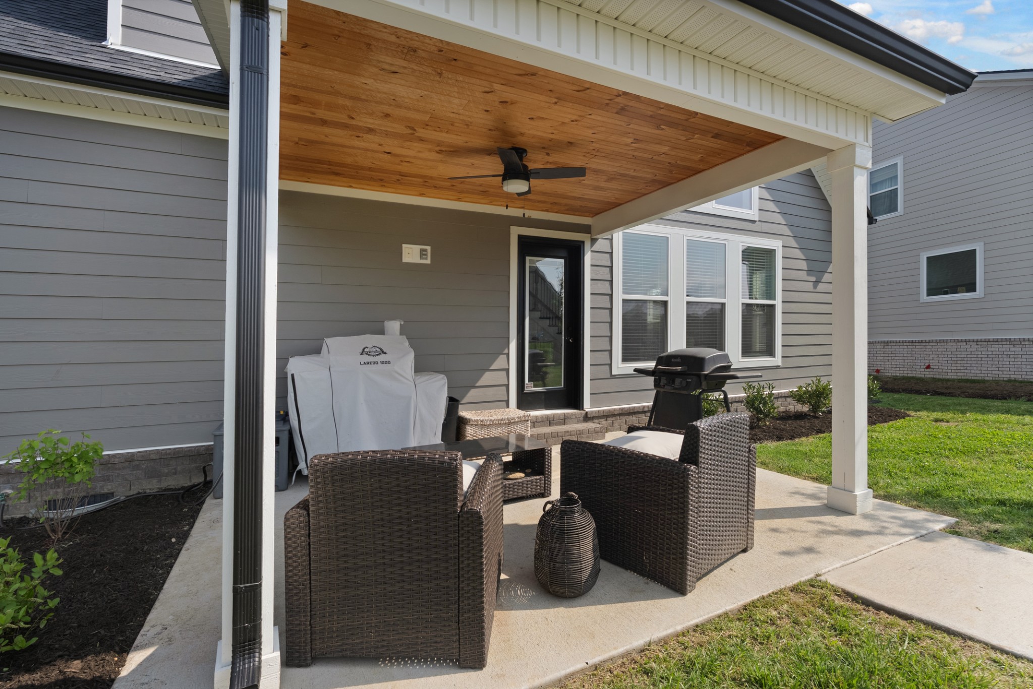 503 Smokey Ridge La Vergne, TN 37086 - Photo 37 of 38 a living room with furniture and a garden