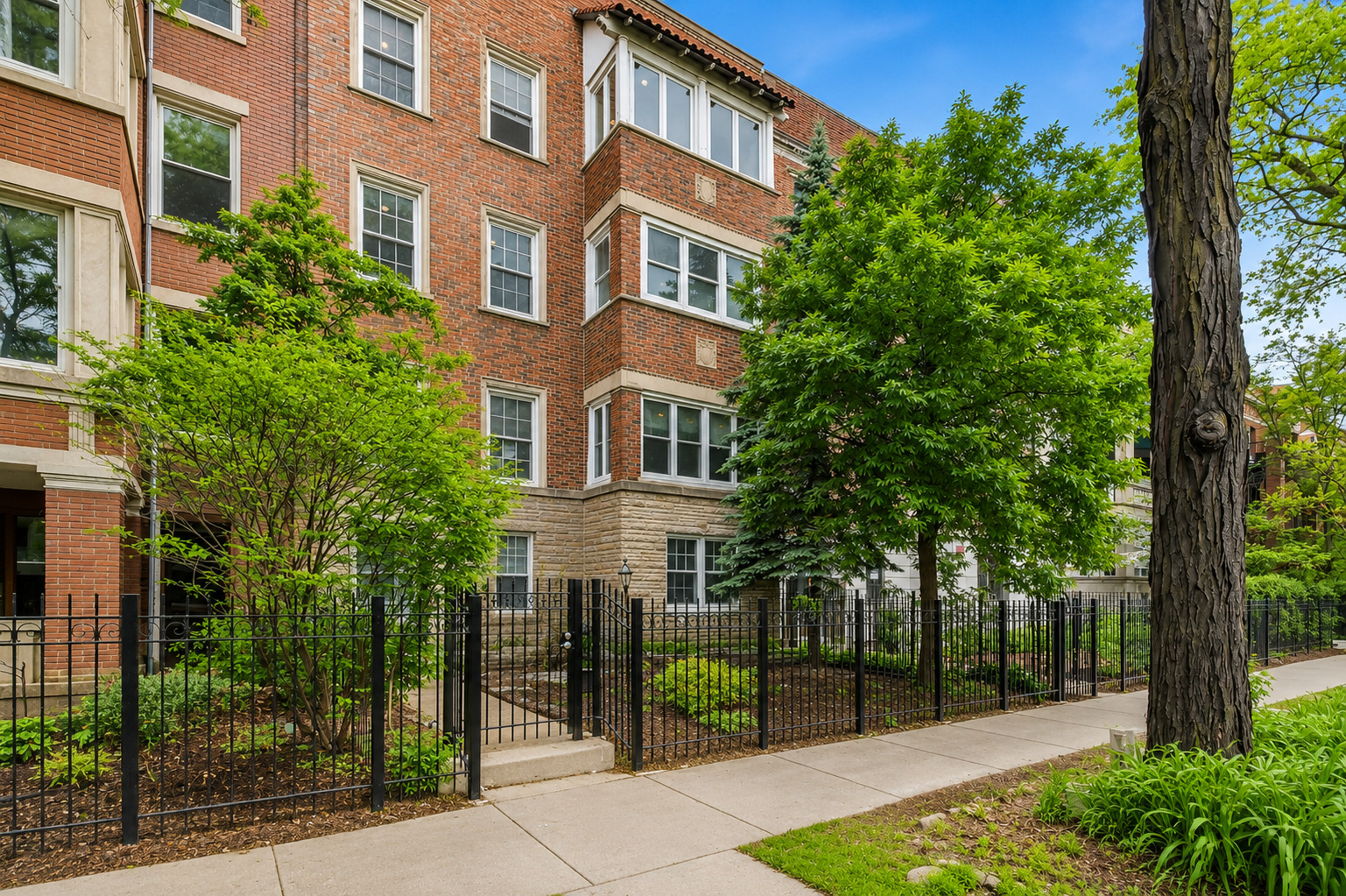 6914 North Sheridan Road, Unit 2 Chicago, IL 60626 - Photo 1 of 14