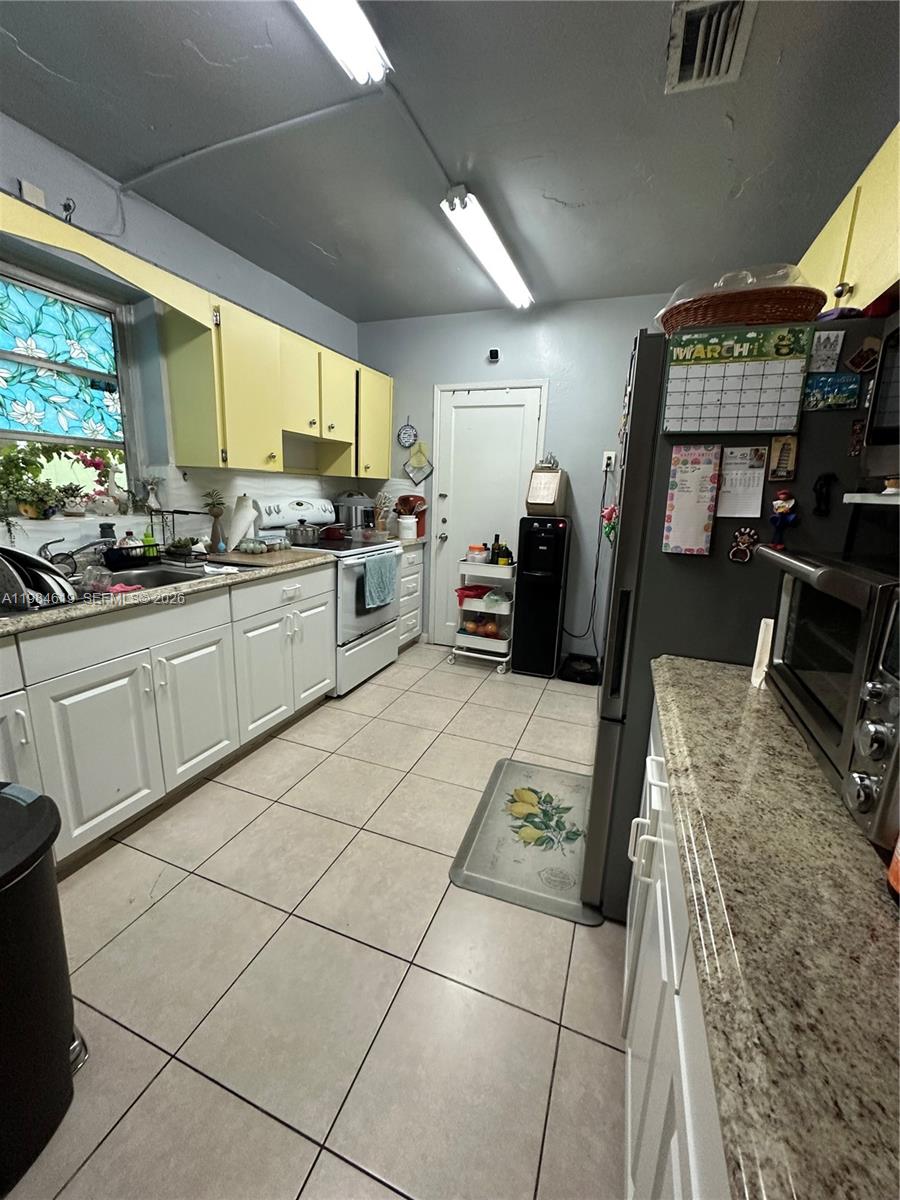 3170 Southwest 19th Terrace Miami, FL 33145 - Photo 11 of 17