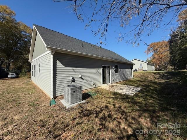 212 Queens Court Gastonia, NC 28052 - Photo 42 of 42 a front view of a house with garden
