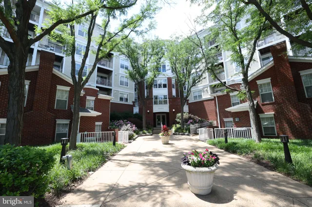 $2,700 | 1625 International Drive, Unit 410, McLean, VA 22102
