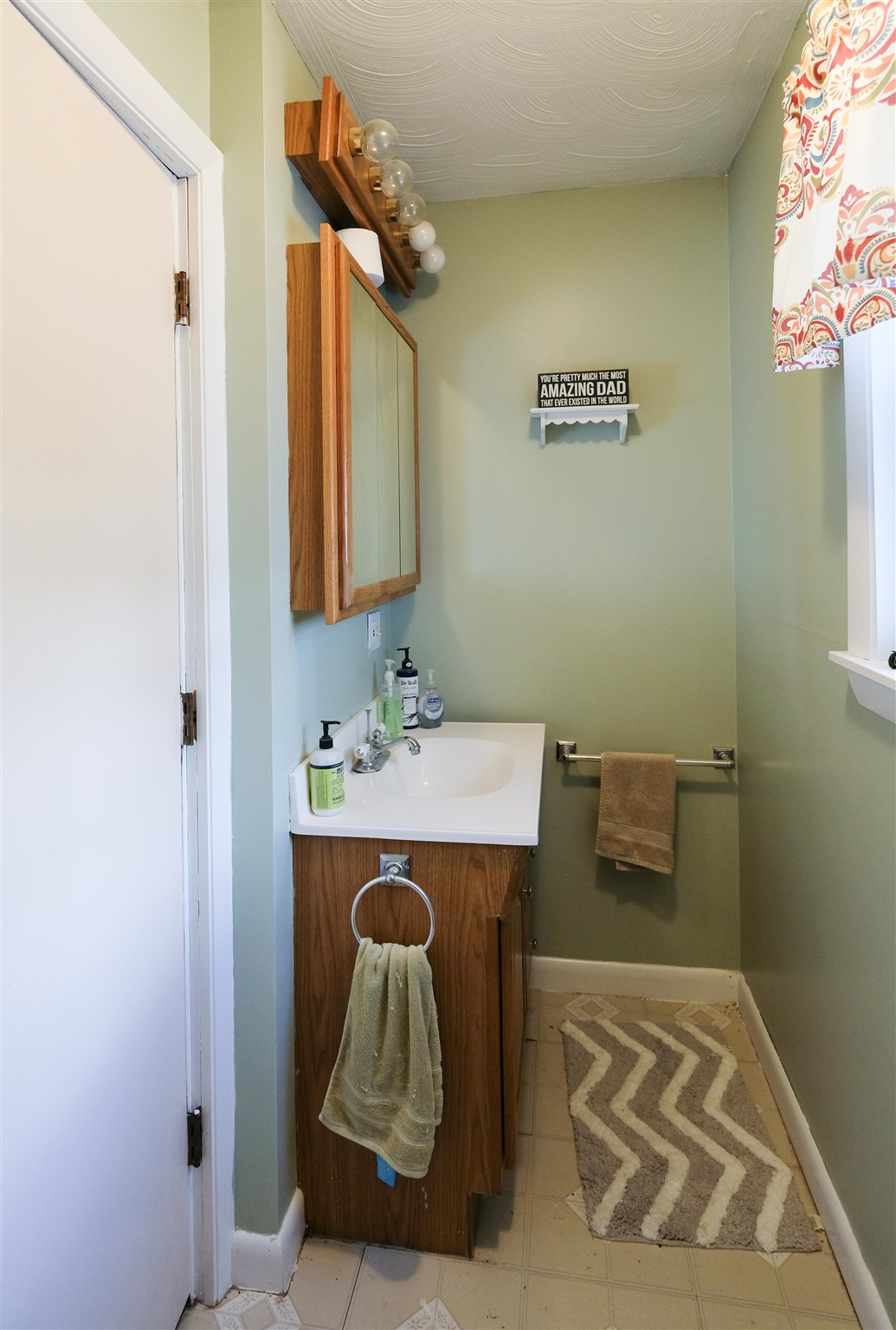 87 Dutton Road Pelham, NH 03076 - Photo 6 of 30 Gallery Image 6