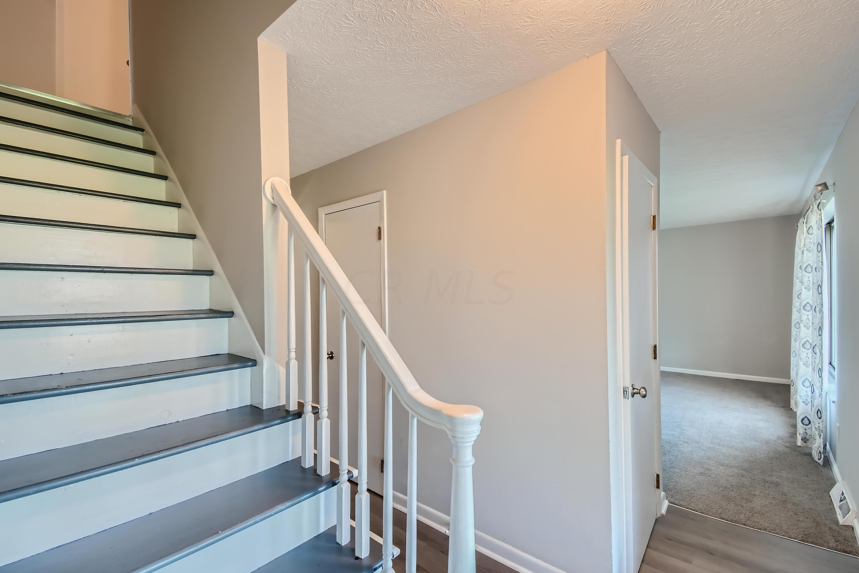 35 Busey Road Canal Winchester, OH 43110 - Photo 12 of 26 05 Foyer