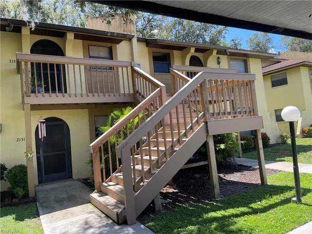 a view of a house with backyard and porch