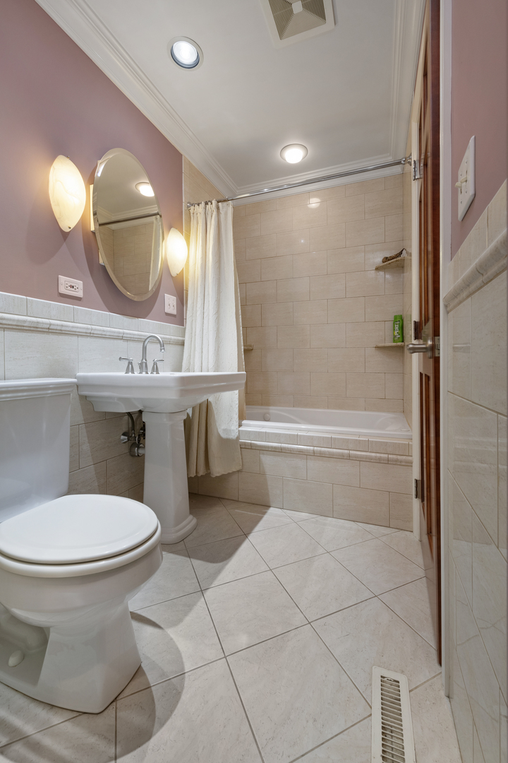 375 Juniper Tree Court Hoffman Estates, IL 60169 - Photo 15 of 24 a bathroom with a toilet a sink and mirror