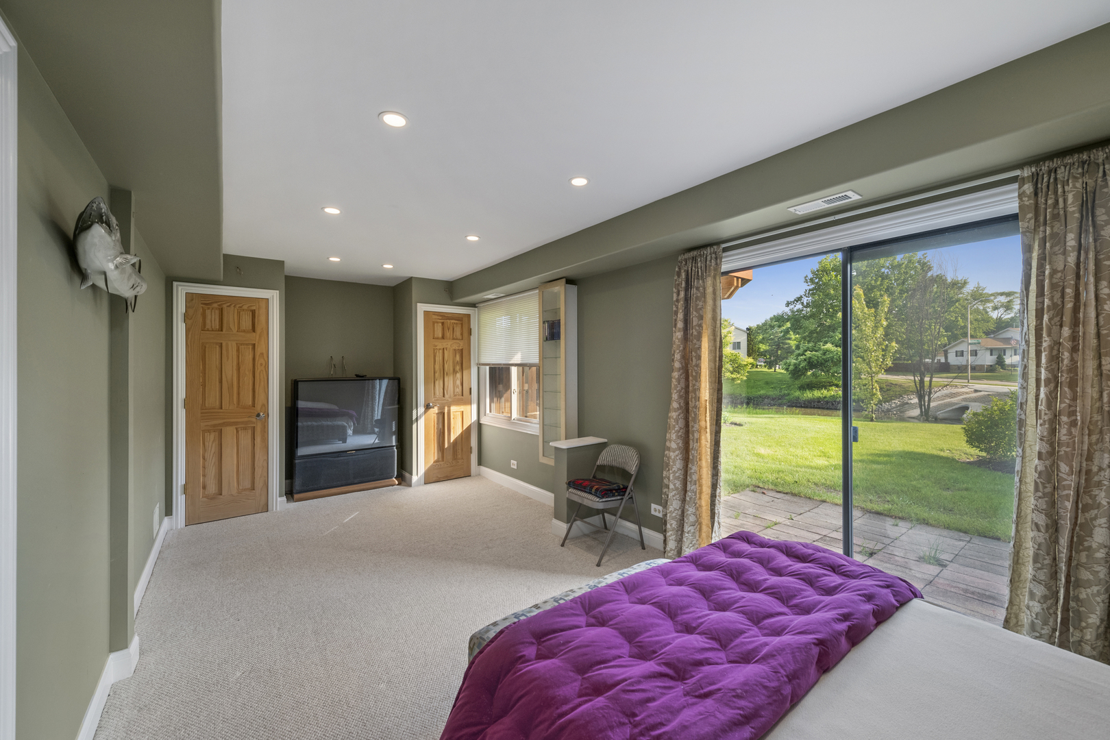 375 Juniper Tree Court Hoffman Estates, IL 60169 - Photo 18 of 24 a spacious bedroom with a large bed and a large window
